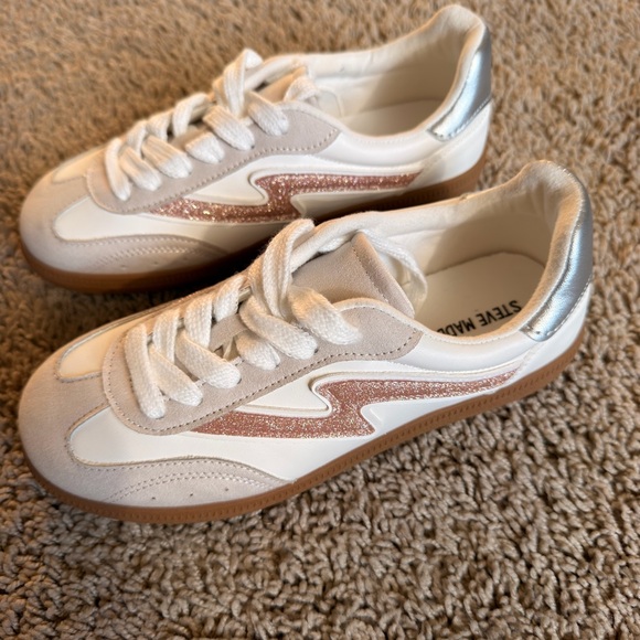 Steve Madden Kids Sneakers in Cream and Tan - Picture 2 of 5